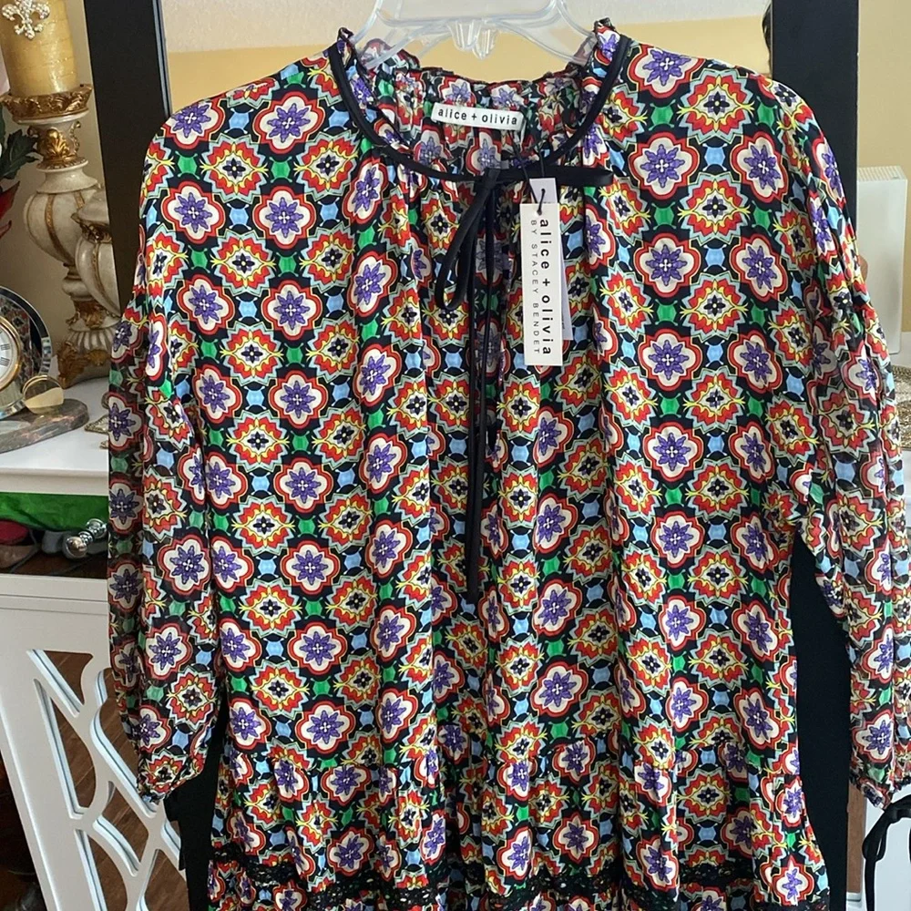 New ALICE + OLIVIA stunning dress